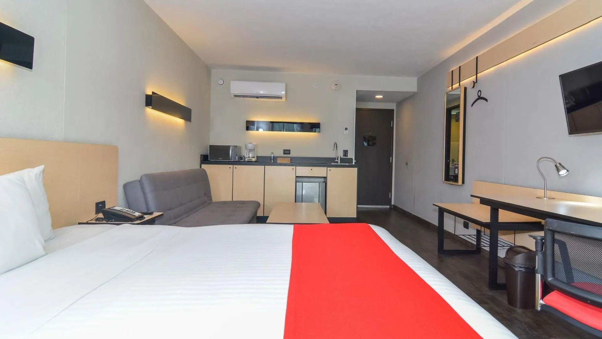 Hotel City Express Plus By Marriott Medellin Colombia